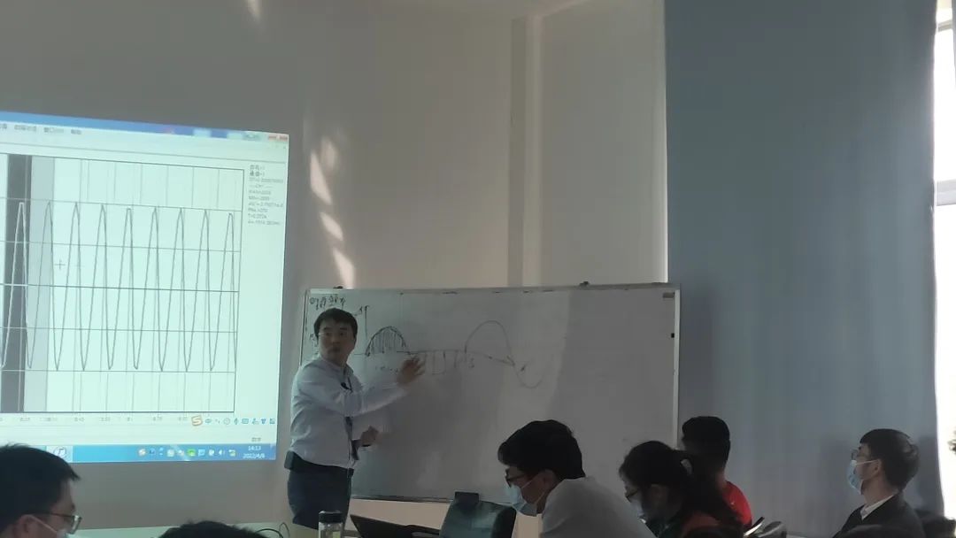 劉總開課了 | 夯實技(jì )術基礎，提高專業知識